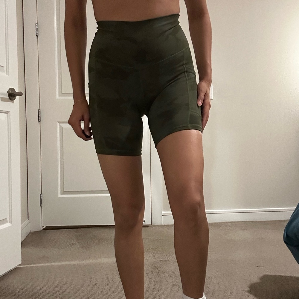 Colorful Koala Camo Biker Shorts | Seamless, High-Waisted, Excellent Condition